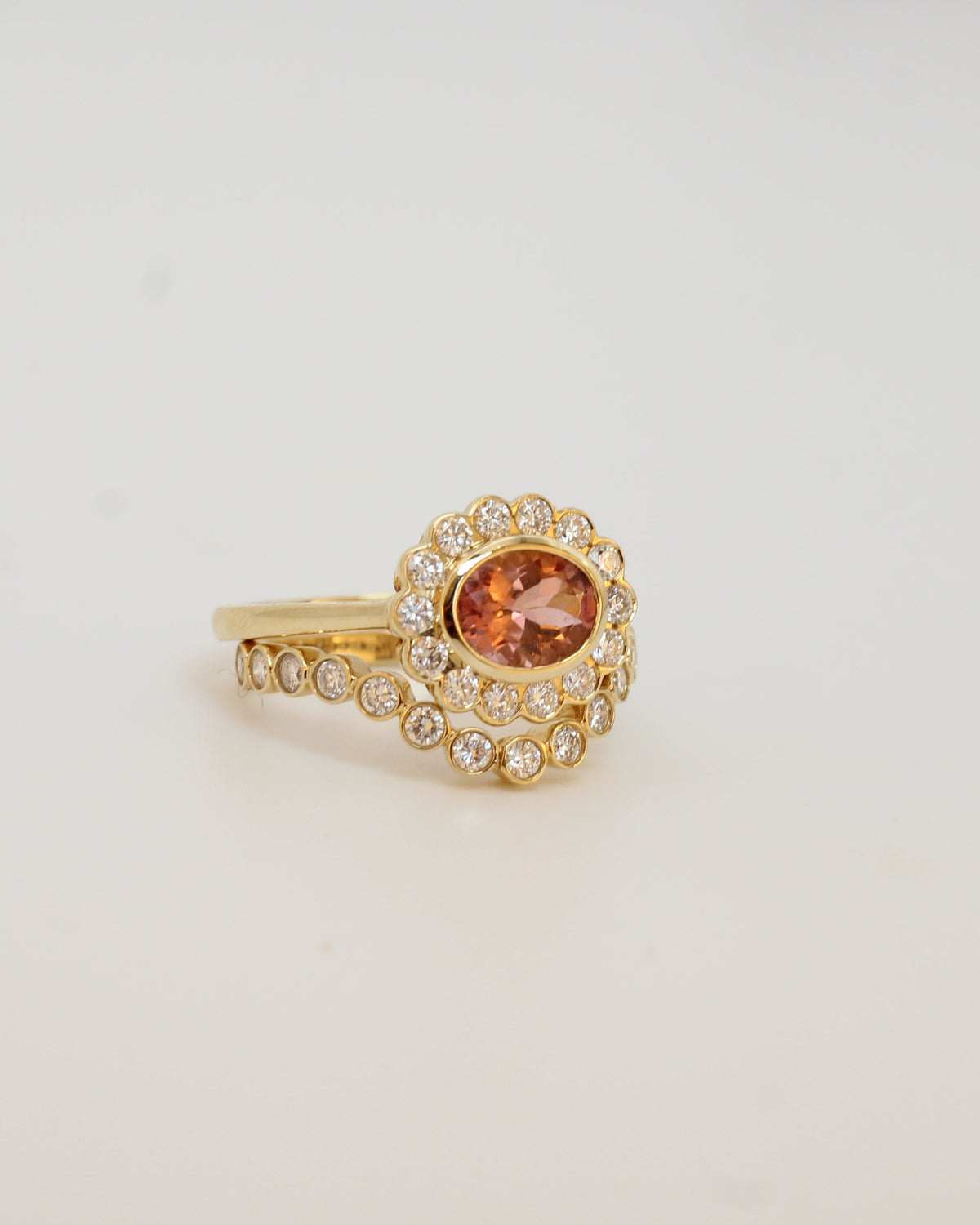 Wavy bezel diamond ring